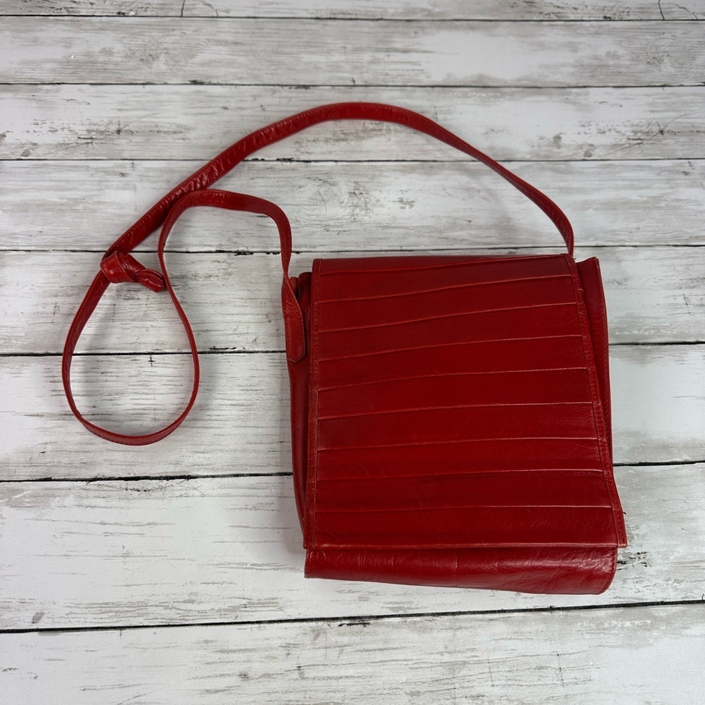 RED Vivere Italian LEATHER crossbody bag flap snap closure read description
